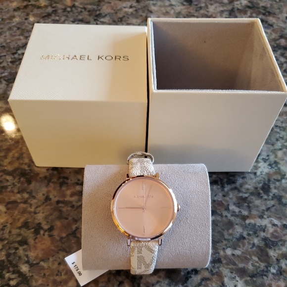Michael kors Jayne Three Hand Vanilla Watch - Picture 5 of 10